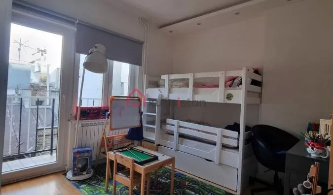 Sedmosoban stan | 4zida