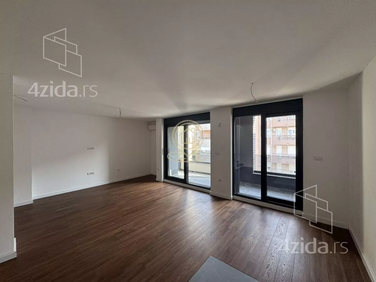 Šestosoban stan | 4zida