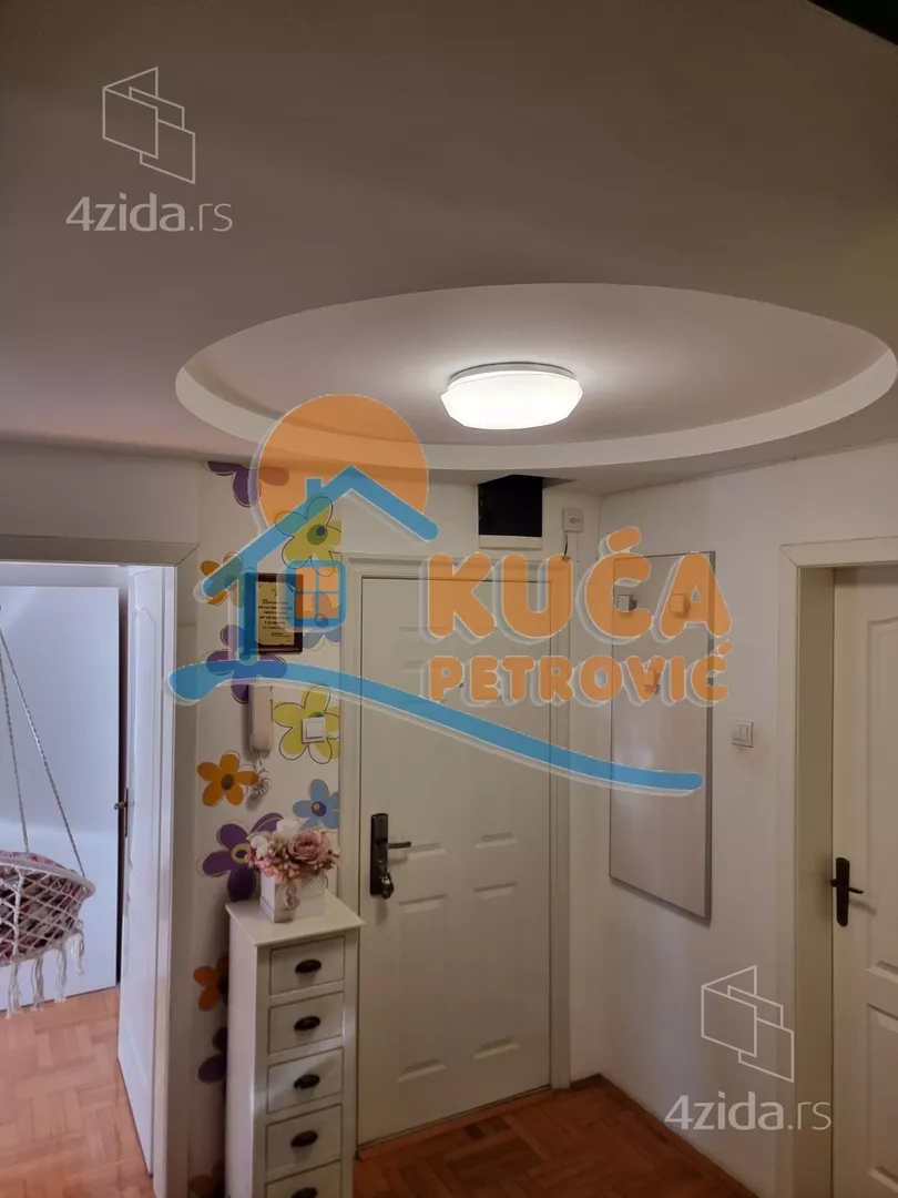 Troiposoban stan | 4zida