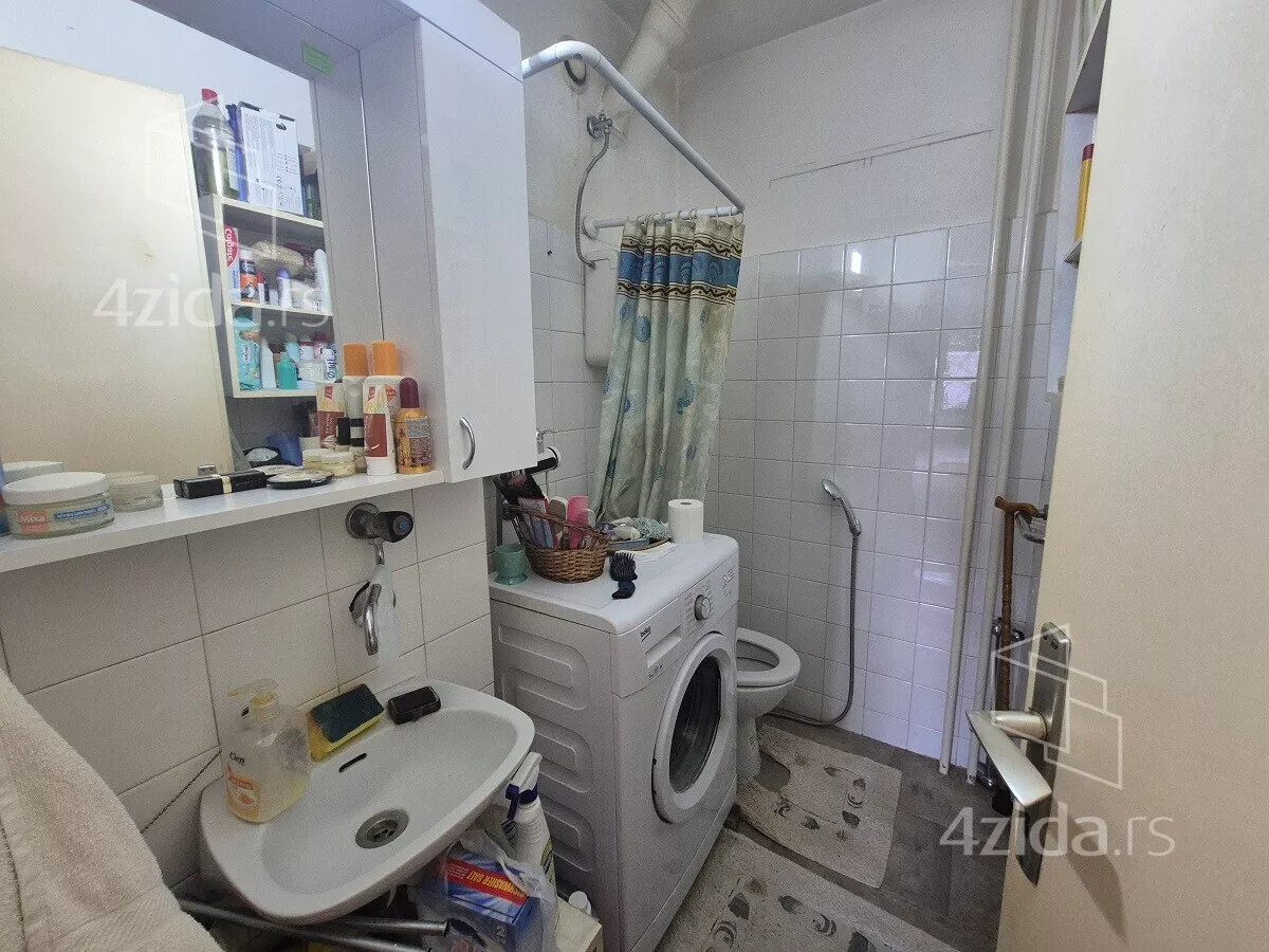 Četvoroiposoban stan | 4zida