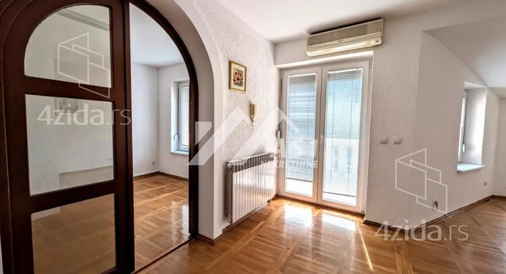 Poslovna zgrada | 4zida