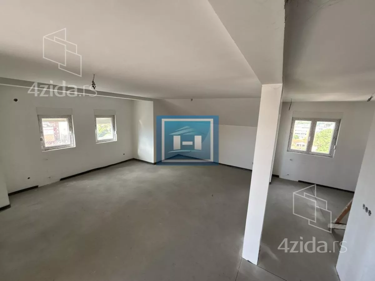 Šestosoban stan | 4zida