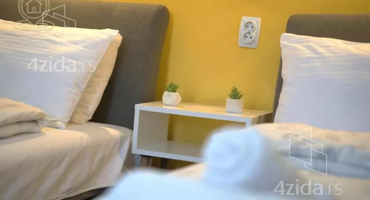 Poslovna zgrada | 4zida