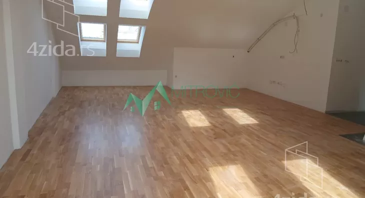 Četvoroiposoban stan | 4zida