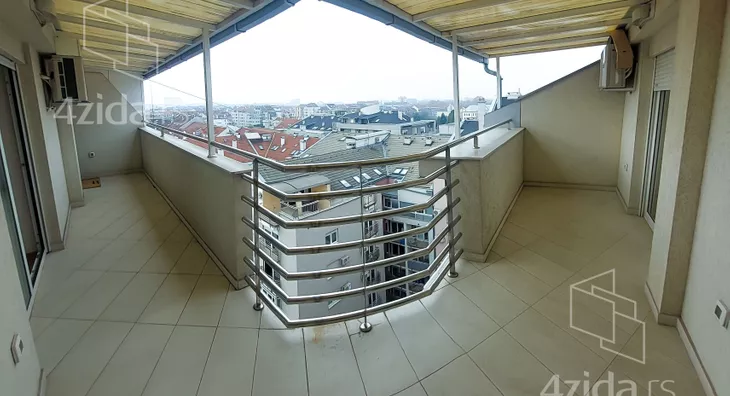 Petosoban stan | 4zida