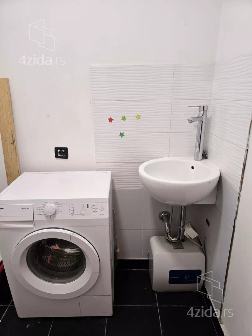 Šestosoban stan | 4zida