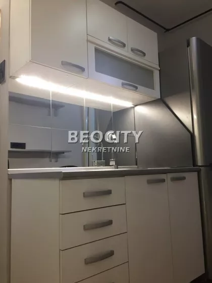 Ustanička | 4zida.rs