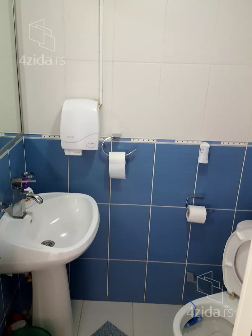 Poslovna zgrada | 4zida