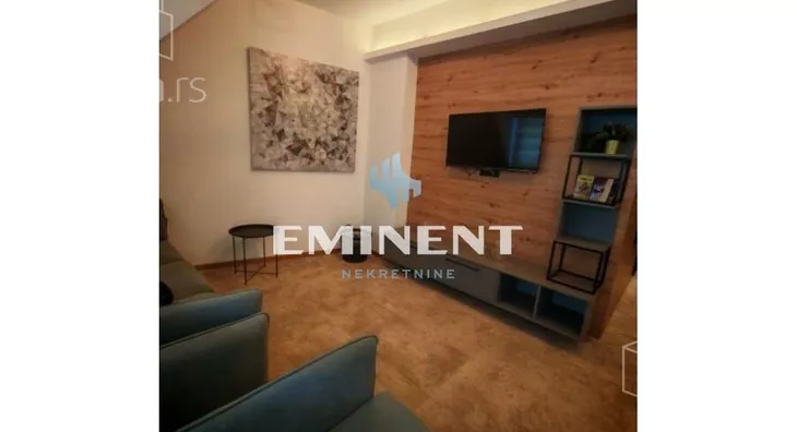 Šestosoban stan | 4zida