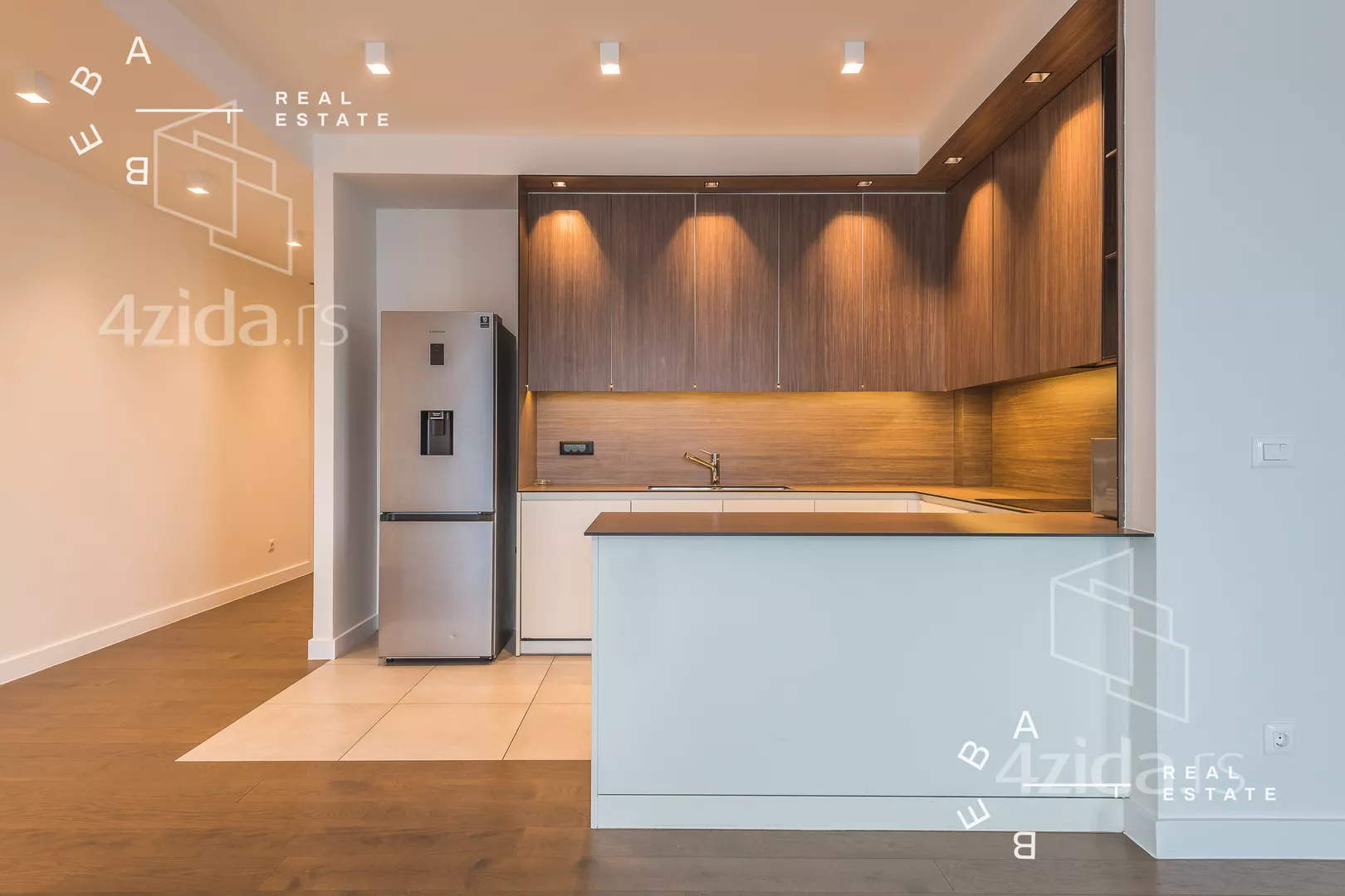 Petosoban stan | 4zida