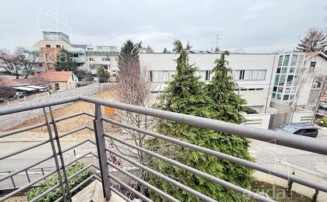 Šestosoban stan | 4zida