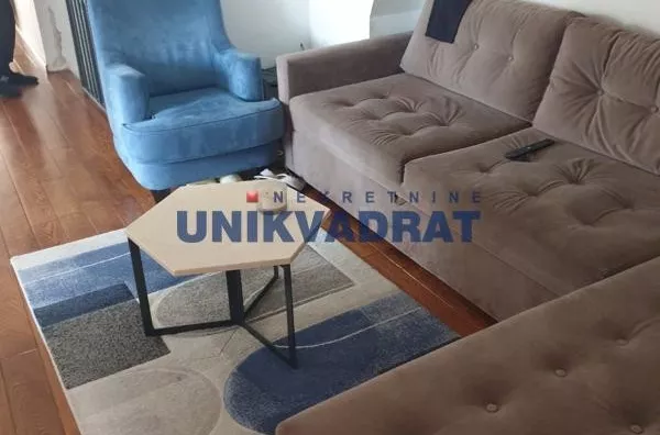 Šestosoban stan | 4zida