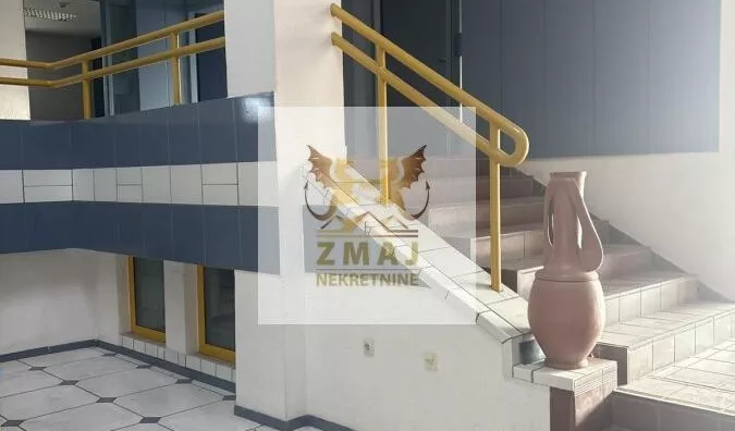 Poslovna zgrada | 4zida