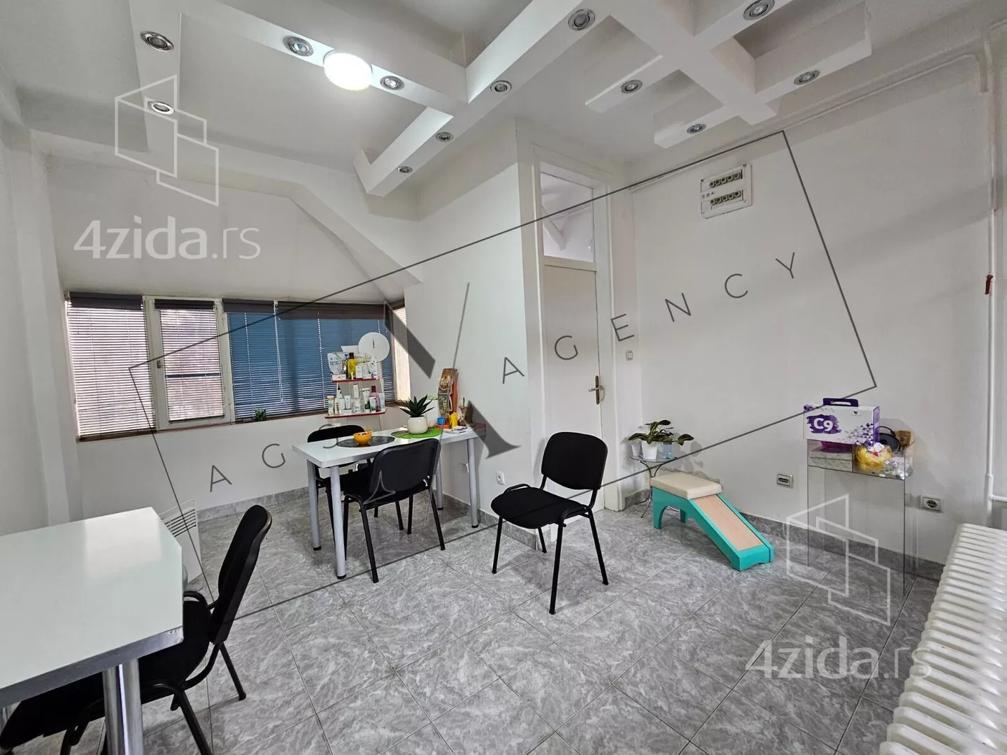 Poslovni prostor | 4zida