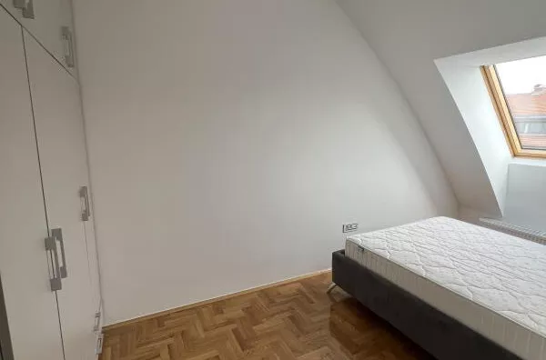 Šestosoban stan | 4zida