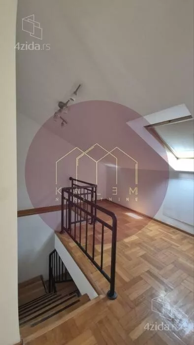 Četvoroiposoban stan | 4zida