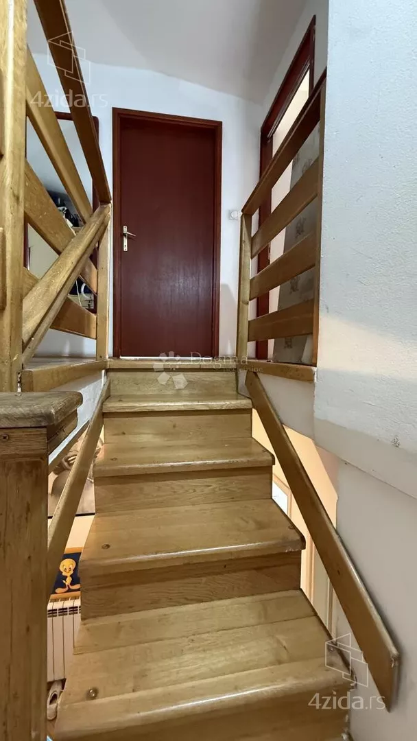 Šestosoban stan | 4zida