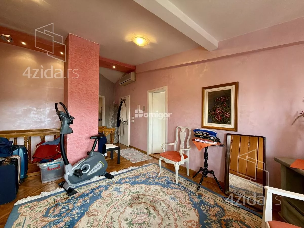 Četvoroiposoban stan | 4zida