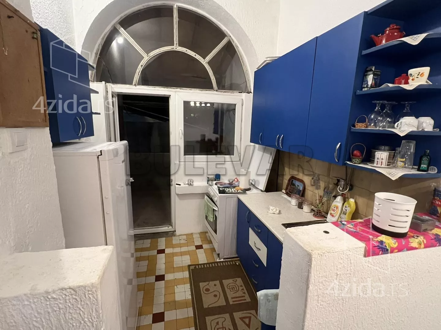 Troiposoban stan | 4zida
