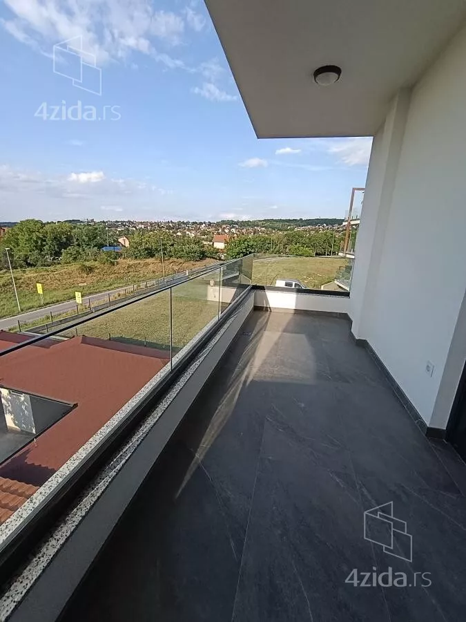 Četvoroiposoban stan | 4zida