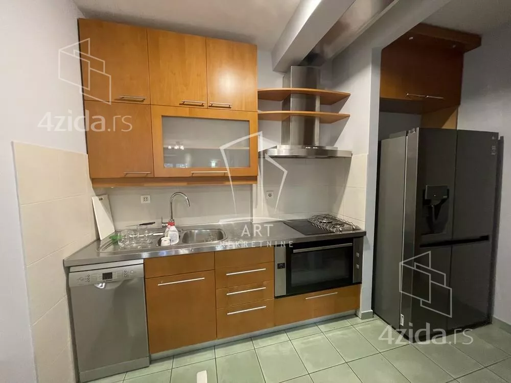 Četvoroiposoban stan | 4zida