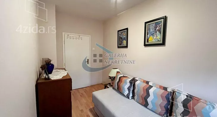 Šestosoban stan | 4zida