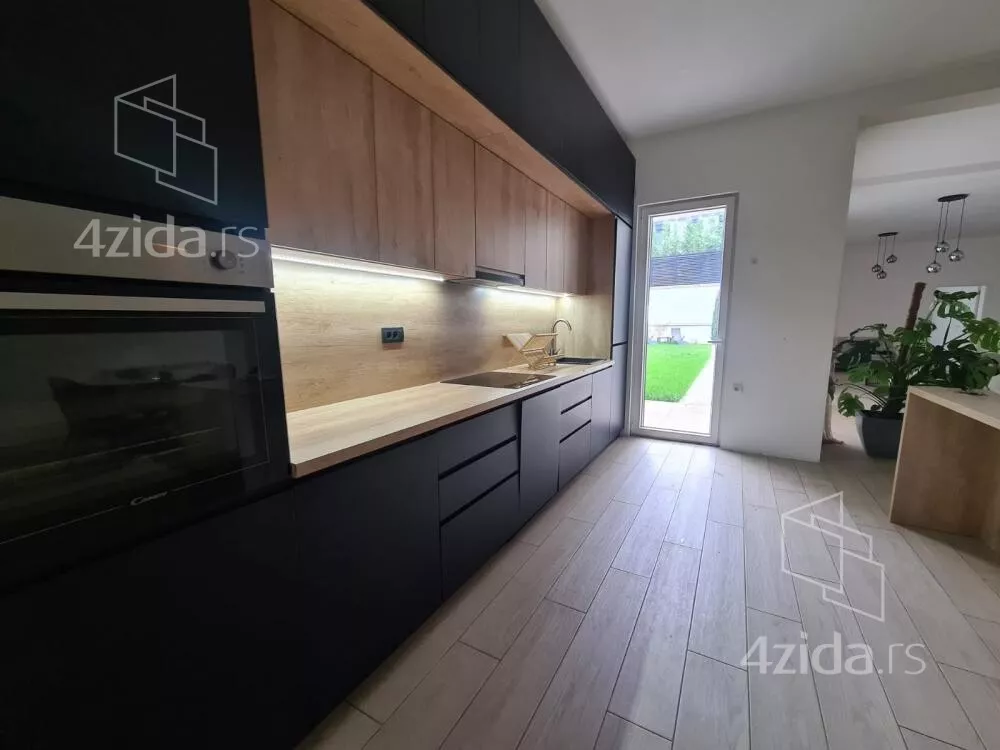 Šestosoban stan | 4zida