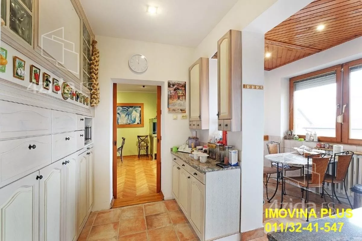 Šestosoban stan | 4zida