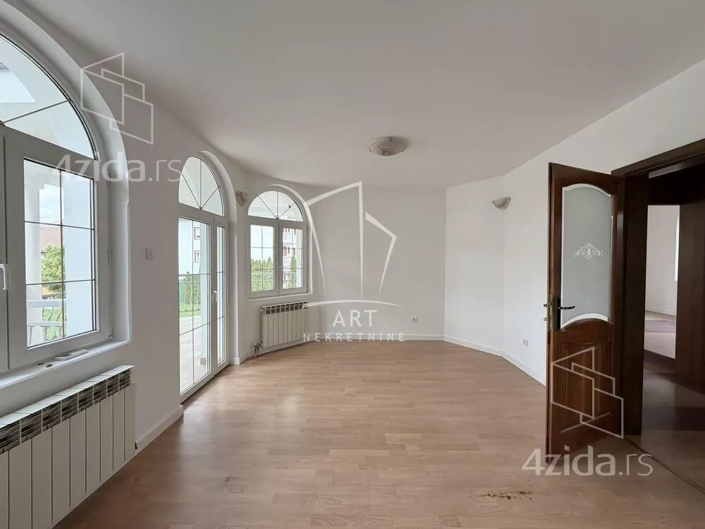 Poslovna zgrada | 4zida