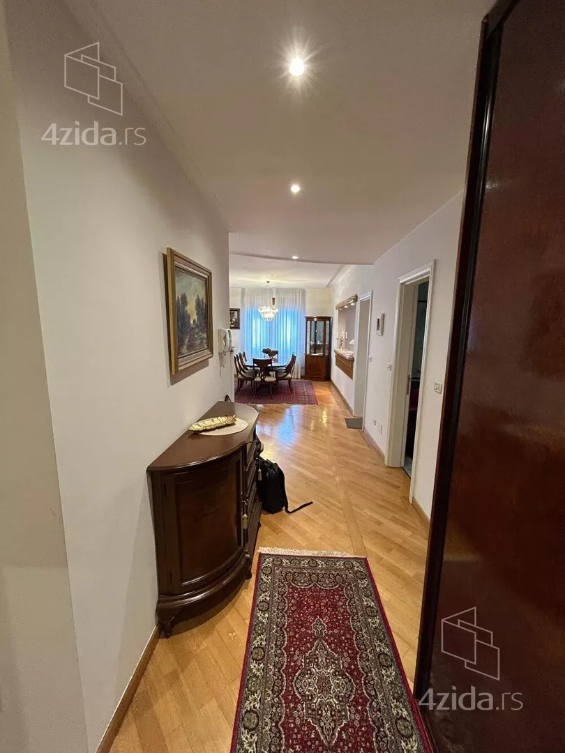 Četvoroiposoban stan | 4zida