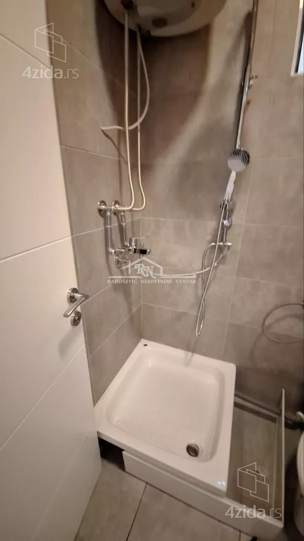 Četvoroiposoban stan | 4zida