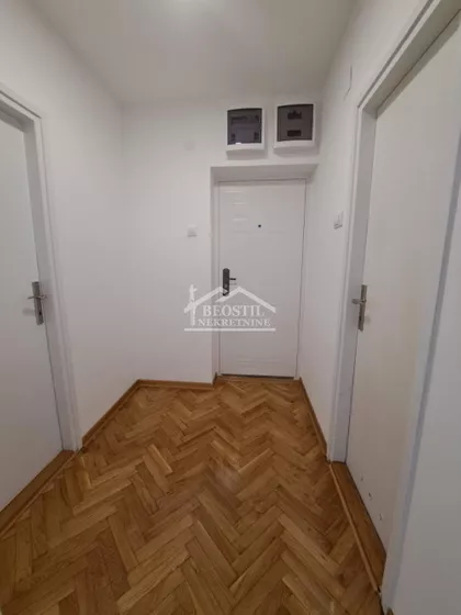 Milana Ajvaza | 4zida.rs