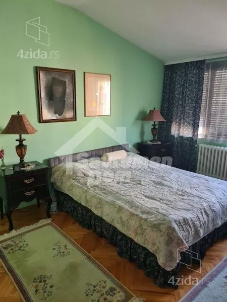 Šestoiposoban stan | 4zida