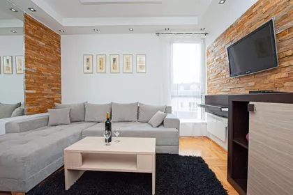 Stefana Prvovenčanog 81 | 4zida.rs