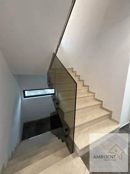 Stari Banovci | 4zida.rs