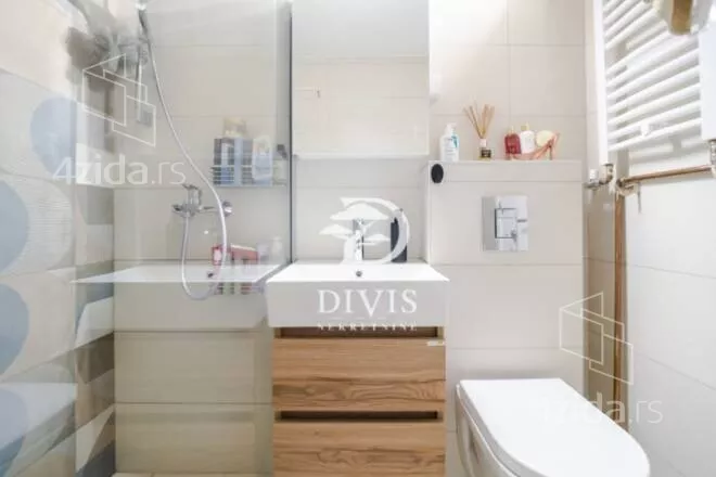 Četvoroiposoban stan | 4zida