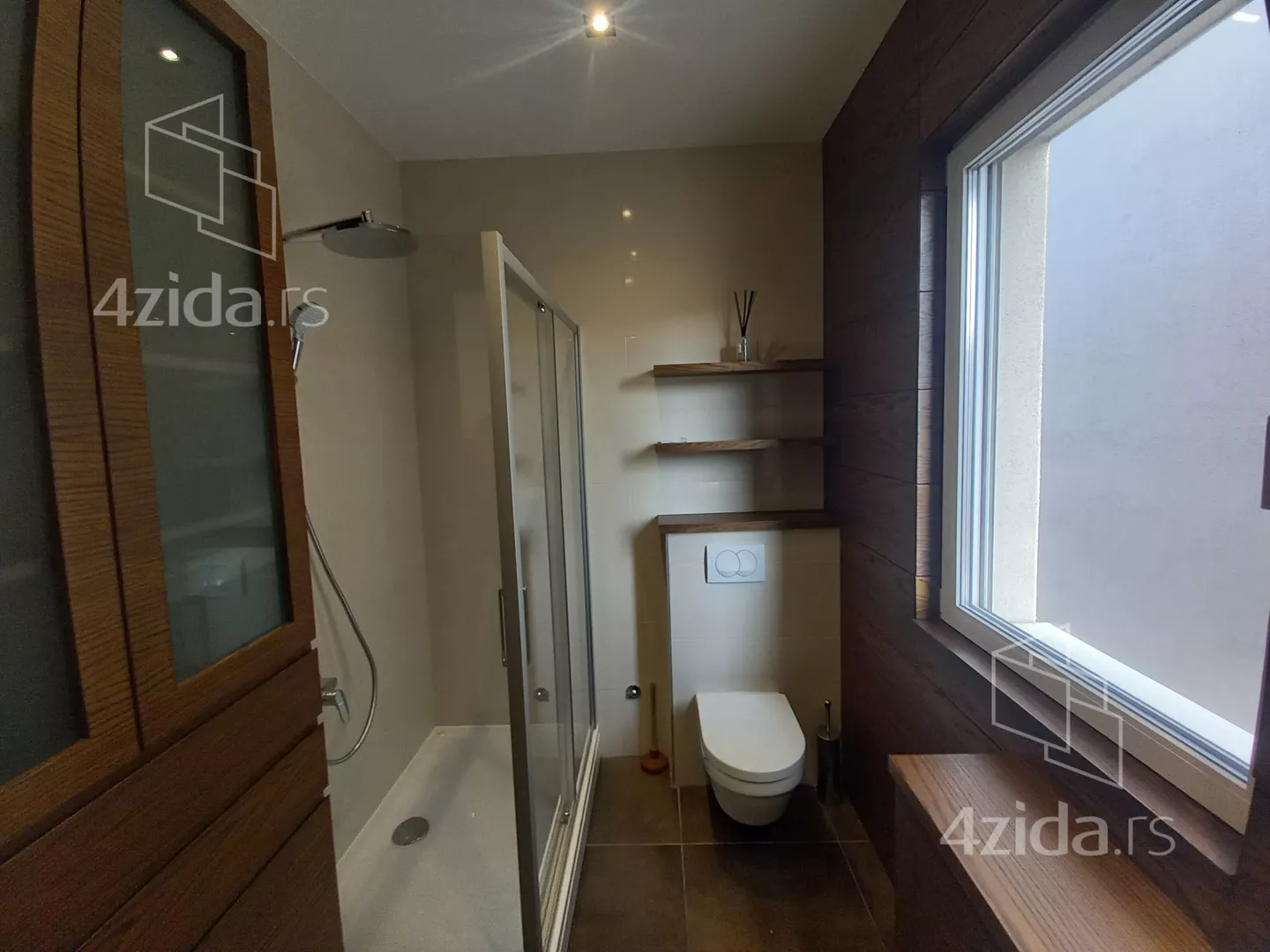 Petosoban stan | 4zida