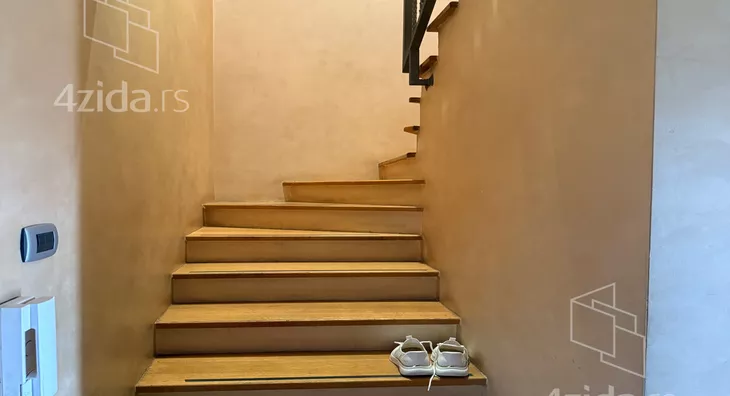 Četvoroiposoban stan | 4zida