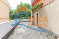 Lokal | 4zida