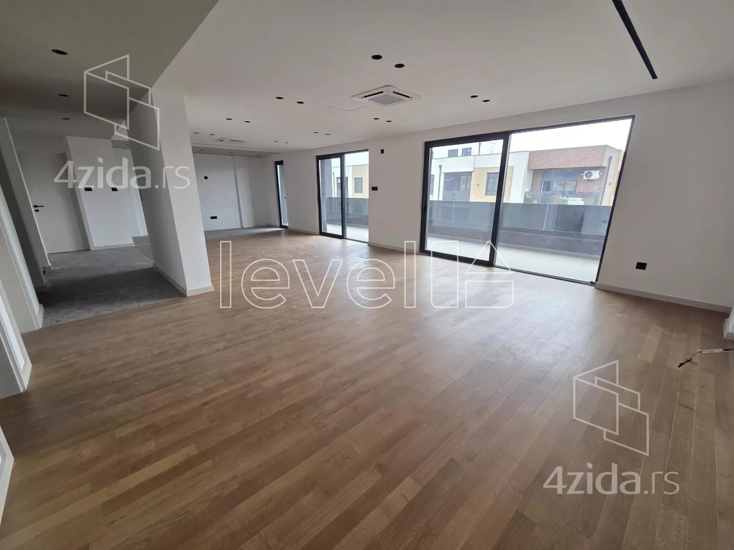 Petosoban stan | 4zida