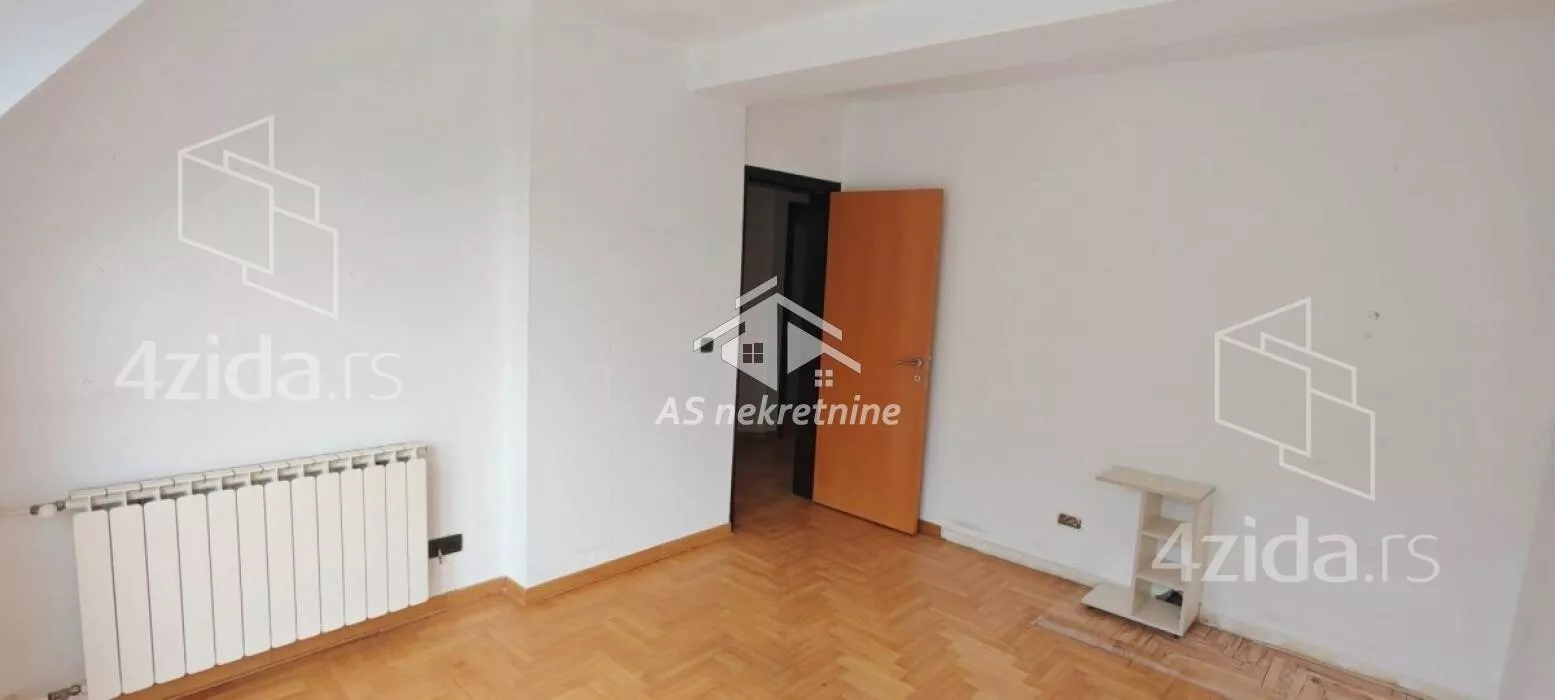 Šestosoban stan | 4zida