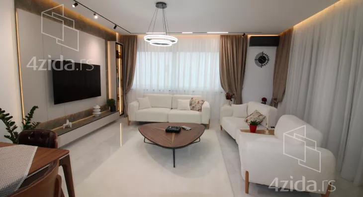 Šestosoban stan | 4zida