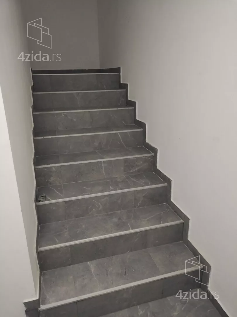 Lokal | 4zida