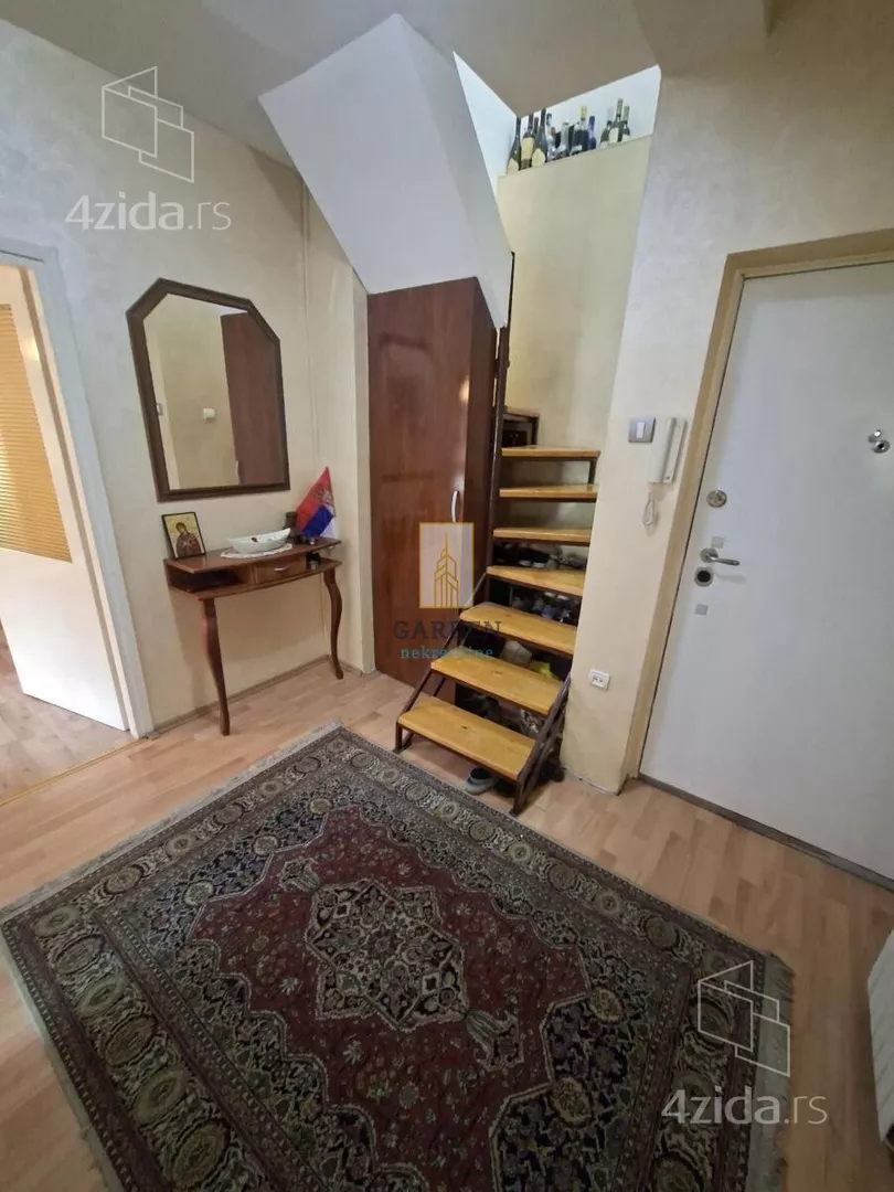 Šestosoban stan | 4zida