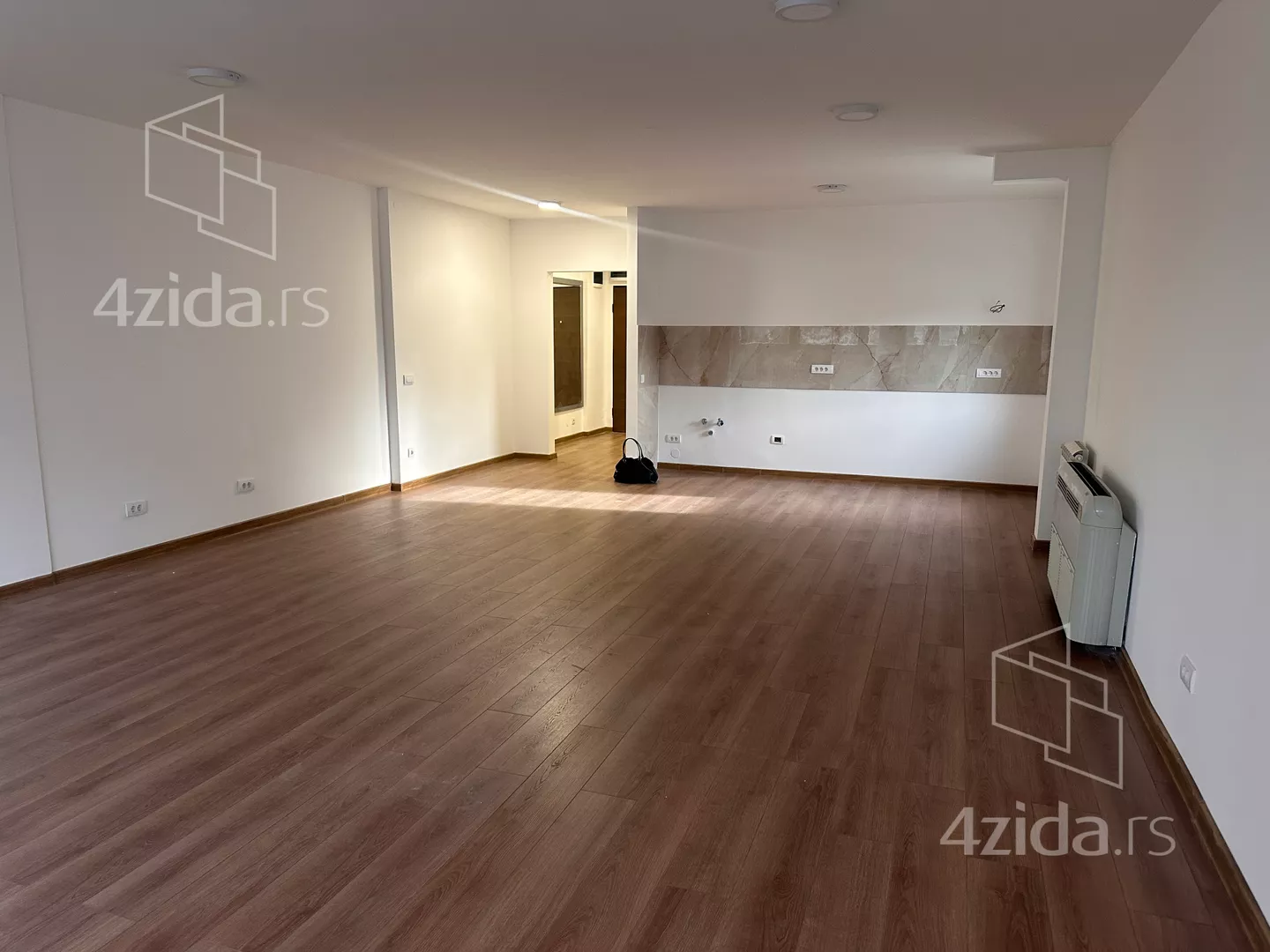 Petosoban stan | 4zida