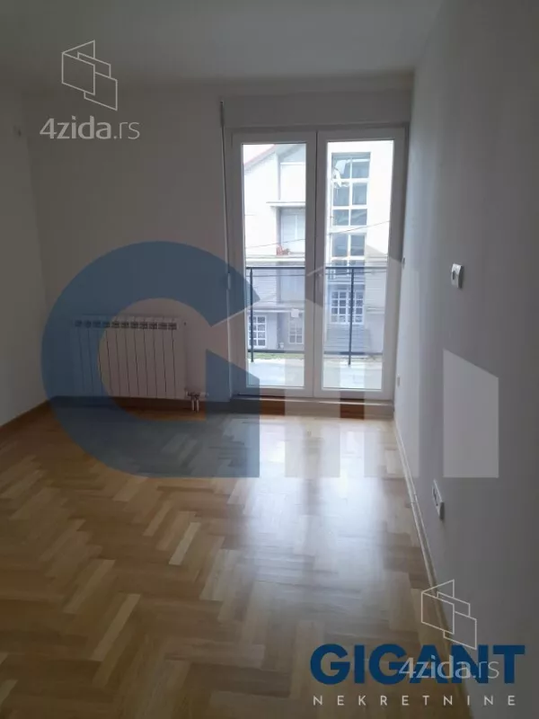Četvoroiposoban stan | 4zida