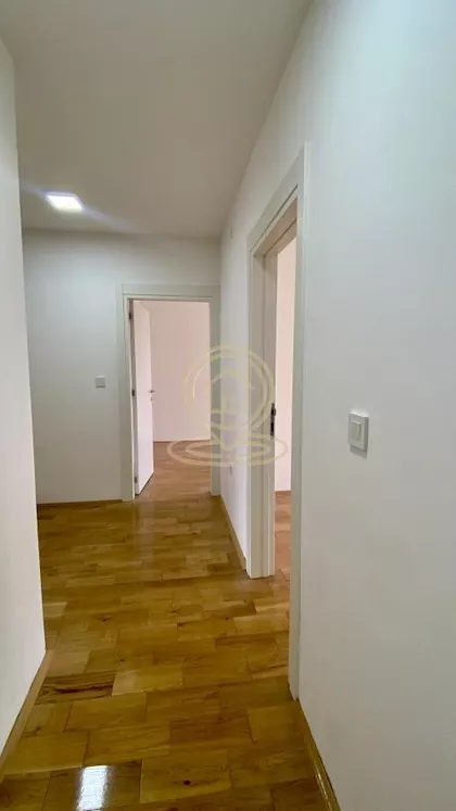 Crveni Pevac | 4zida.rs