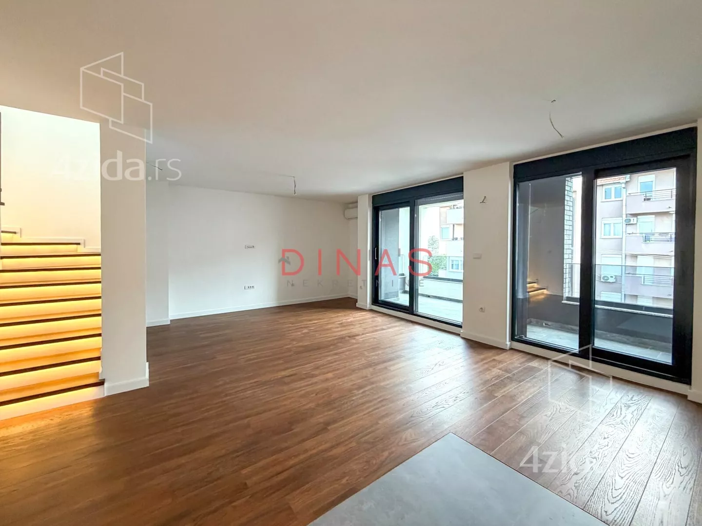 Šestosoban stan | 4zida