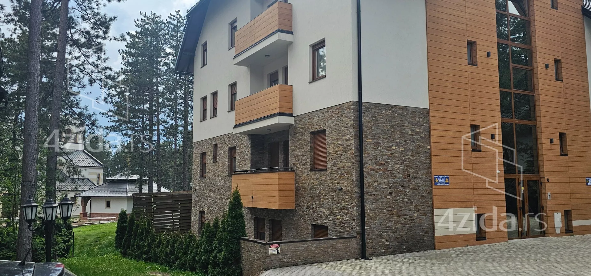 Jednoiposoban stan | 4zida