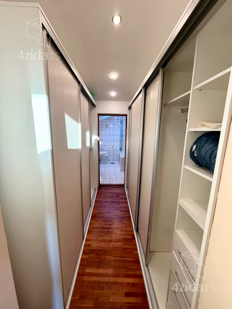 Petoiposoban stan | 4zida